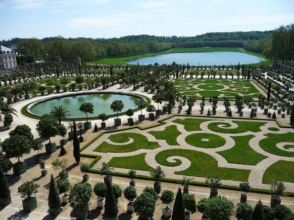 Discover Versailles on electric 2-wheelers (Yes to PRM) - Discover Versailles on electric 2-wheelers with PRM accessibility for a fun, fatigue-free experience