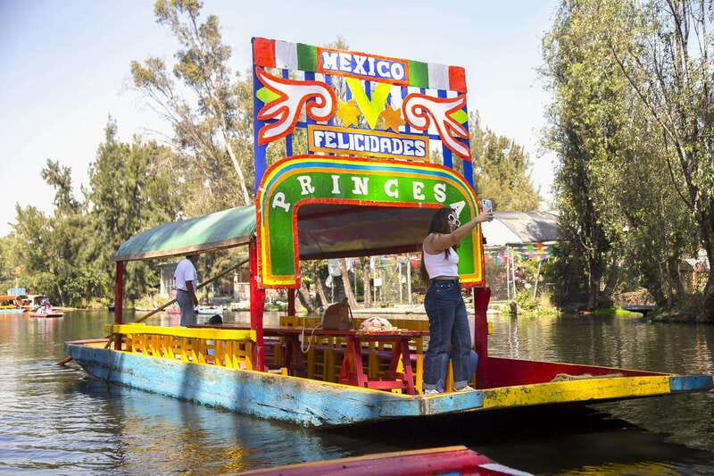 Discover Xochimilco and Coyoacán: Tradition, Music, Culture - Experience on the Trajinera in Xochimilco