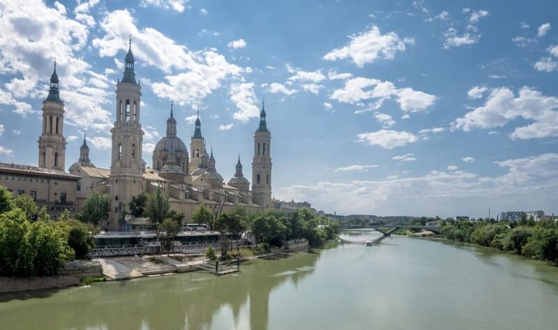Discover Zaragoza: Complete tour + wine and tapas - Discovering the Cathedral of San Salvador and the Tapestry Museum