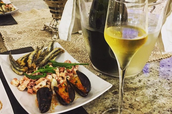 Discovering extra virgin olive oil - Visiting the Historic Olive Grove and Old Trees