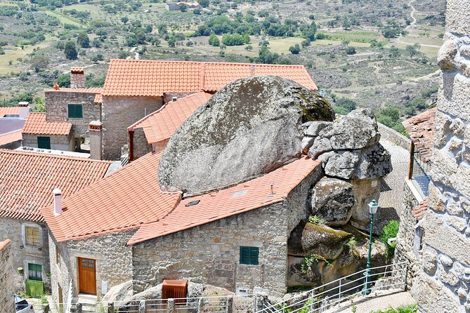 Discovering the historic village of Monsanto - Scenic Views and Photographic Opportunities Along the Route