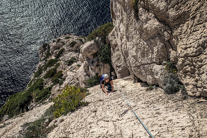 Discovery Climbing Large Routes in the Calanques of Marseille - Discover the Spectacular Long Routes of the Calanques with a Skilled Guide