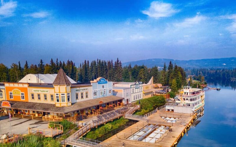 Discovery Dining Hall: Lunch - The Menu: Local Flavors in a Family-Style Setting