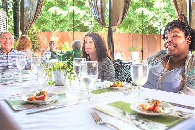 Distinctly Savannah Food Tour - Meet Savannah’s Iconic Landmarks: The Historic Theatre and More