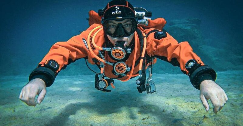 Diving at Lanzarote - 2 guided dives for certified divers - Key Points
