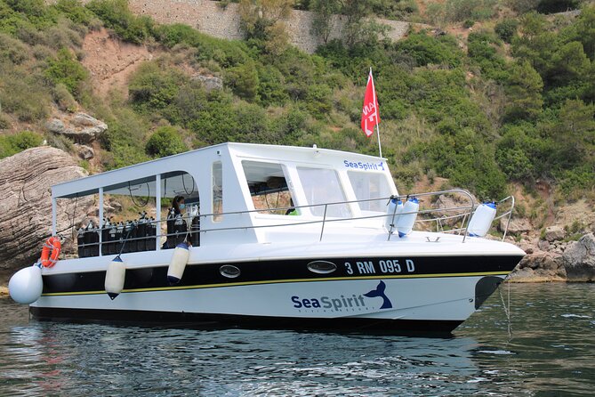 Diving with PADI 5 Star CDC Diving Resort Isola Bella Marine Park Taormina - The Experience of the Guides and Crew