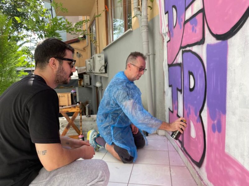 Do Graffiti and Drink Cocktails - Sip and Spray with Locals - What to Expect at the Workshop: Pacing and Atmosphere