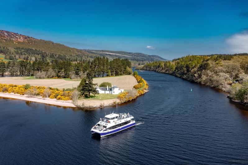 Dochgarroch: Caledonian Canal and Loch Ness 50min Cruise - Onboard Comforts and Facilities During the Cruise