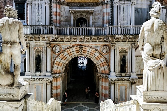 Doge's Palace Skip the Line Guided Tour in Venice - Navigating Crowds and Accessibility