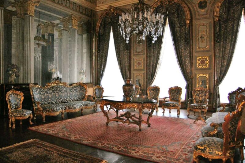 Dolmabahce Palace & Harem Skip-the-Line Entry & Audio Guide - Entrance to Dolmabahce Palace with No Queues