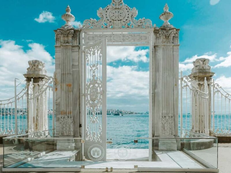 Dolmabahce Palace Ticket & Bosphorus Boat Tour Experience - The Meeting Point and Logistics