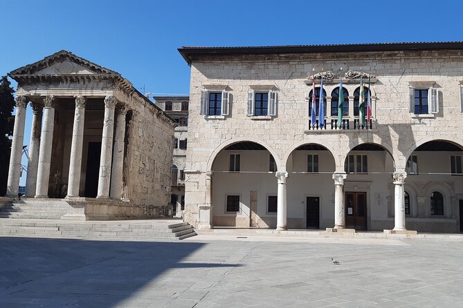 DOLPHIN WATCHING | Pula Boat - Refreshments and Snacks on Board