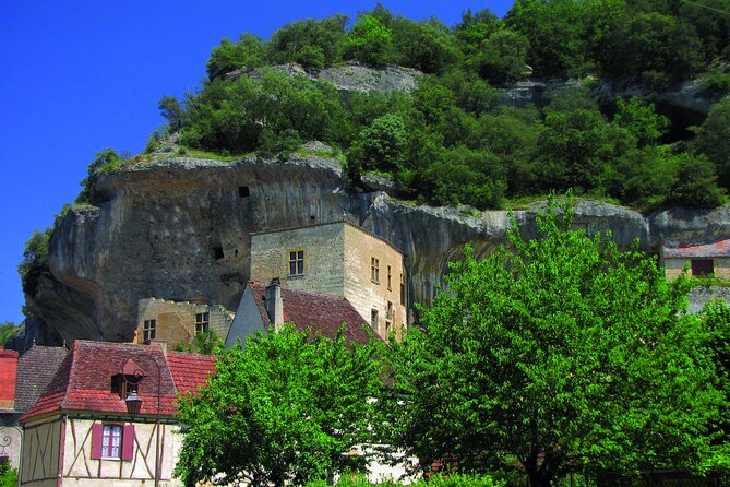 Dordogne Day Tour : Prehistory and The Art of the Caves from Sarlat - The National Prehistory Museum in Les Eyzies