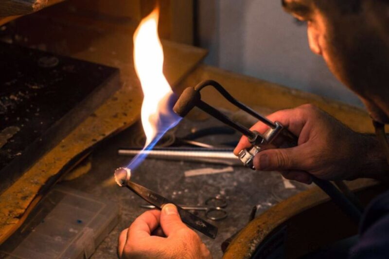 Dorgali: visit a goldsmith's lab of the Sardinian filigree - Discovering Dorgali’s Goldsmith’s Lab in Sardinia
