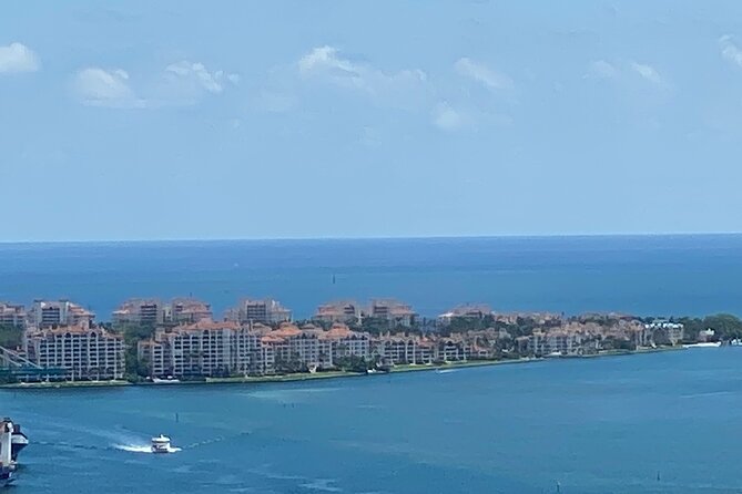 Double Decker City tour & 75 Min Miami Cruise Millionaire homes - Key Points