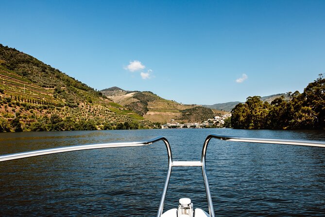 Douro Adventure - Tour 4x4 | Full Day Private Tour | All Included - Cruising the Douro River