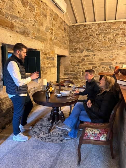 Douro offroad experience: visit to a winery and a picnic - Visiting a Small Winery and Tasting