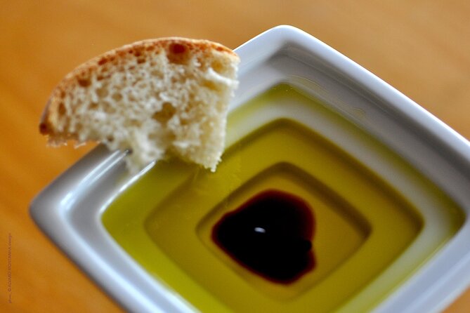 Douro Valley and Green Wine with Tastings, Chef Lunch and Boat - Visit to Quinta Dona Dores in the Green Wine Region