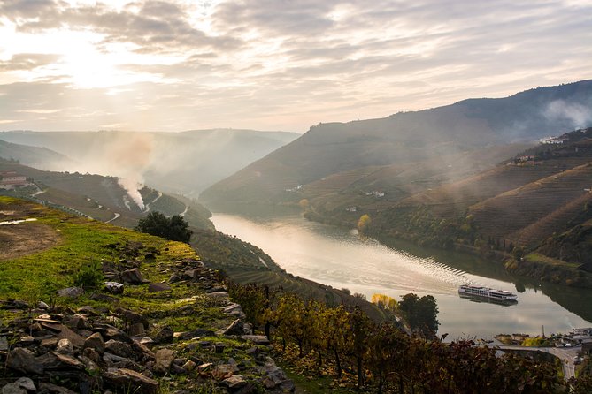 Douro Valley and Régua Panoramic Cruise with Lunch from Porto - The Passage Through Carrapatelo Dam: The Highest Lock