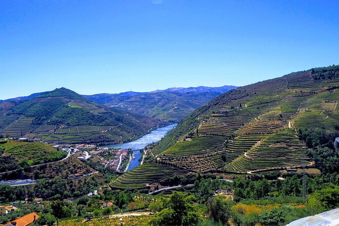 Douro Valley and Régua Panoramic Cruise with Lunch from Porto - Crestuma-Lever Dam: The Final River Crossing