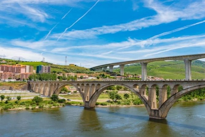 Douro Valley Cruise Porto to Pinhão: Breakfast, Lunch and Tasting - The Scenic Power of the Douro Valley