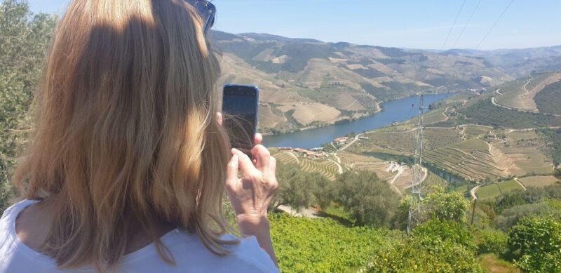Douro Valley-Expert Guide-Boat-Lunch-Tastings PremiumService - The Guided Tour of the Douro’s Vineyards and Landscapes