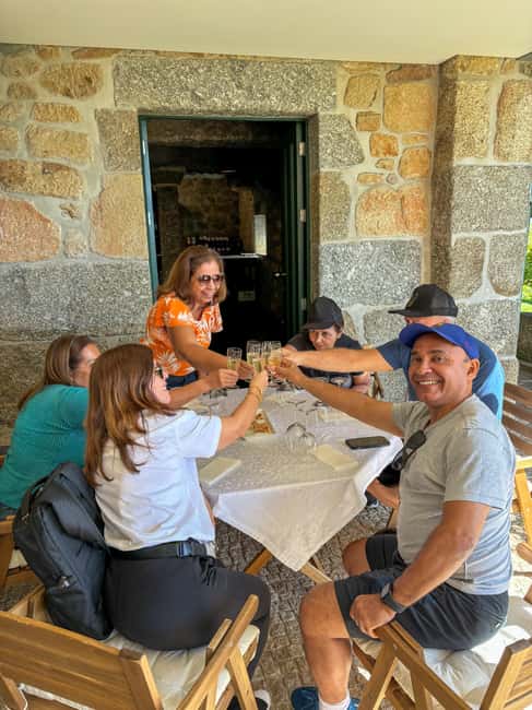 Douro Valley: Olive Oil & Wine Tour with Boat & Lunch - Visiting Quinta das Carvalhas and Tasting Douro Wines and Ports