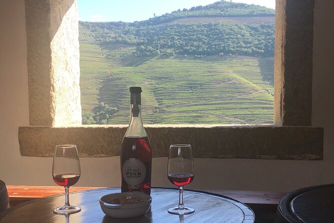 Douro Valley small group tour, Mateus Palace, Lunch and Wine tastings - Savoring a Regional Lunch and Wine Tasting in Favaios