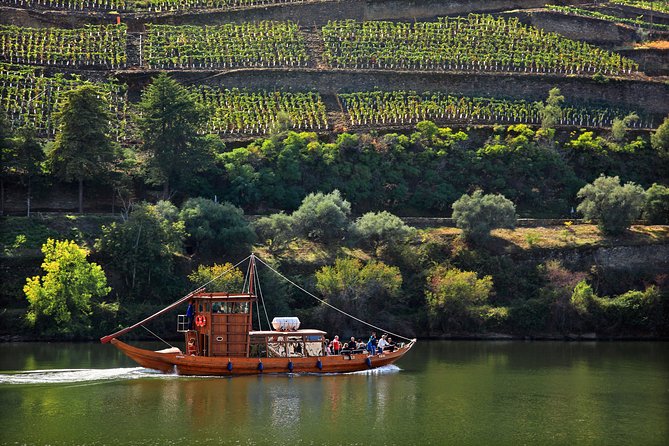 Douro Valley Tour: Wine Tasting, Cruise and Lunch from Porto - Savoring a Traditional Portuguese Lunch in a Local Restaurant