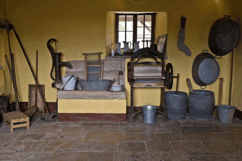 Downton Abbey Filming Locations & Highclere Castle Tour - Key Points