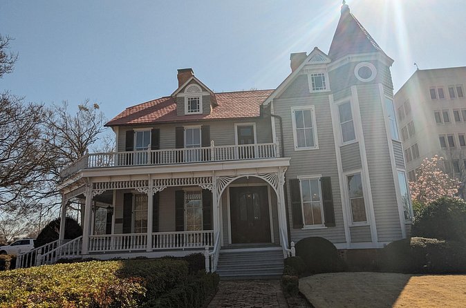 Downtown Fayetteville Historic Tour - The Role of the Guides: Passions and Personalities