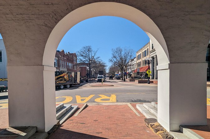 Downtown Fayetteville Historic Tour - Logistics: Easy Access and Group Size
