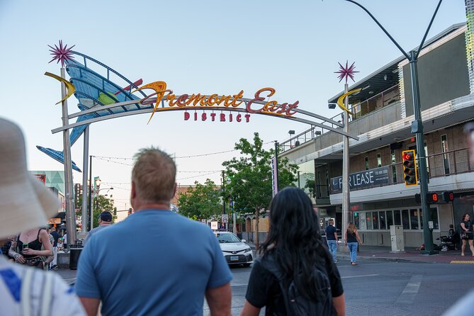 Downtown Fremont Street Walking Tour Las Vegas  English & Span - Logistics and Group Size