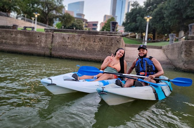 Downtown Houston Bat and Skyline Kayaking Tour - Stops Along Buffalo Bayou: From Parks to Cemeteries