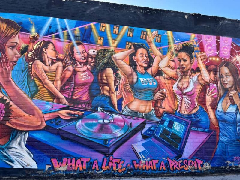 Downtown Las Vegas walking tour in French - Explore Downtown Las Vegas with a French-Speaking Local Guide