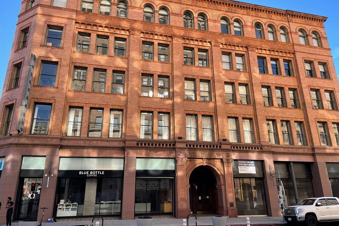 Downtown Los Angeles: A Self-Guided Audio Tour - Starting Point at Pershing Square and Using the VoiceMap App