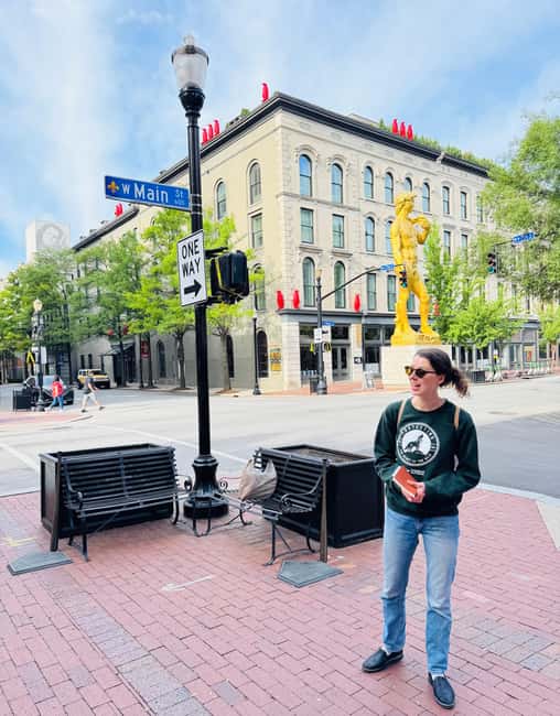 Downtown Louisville: Misfits and Mayhem Walk with Cocktail - Key Points