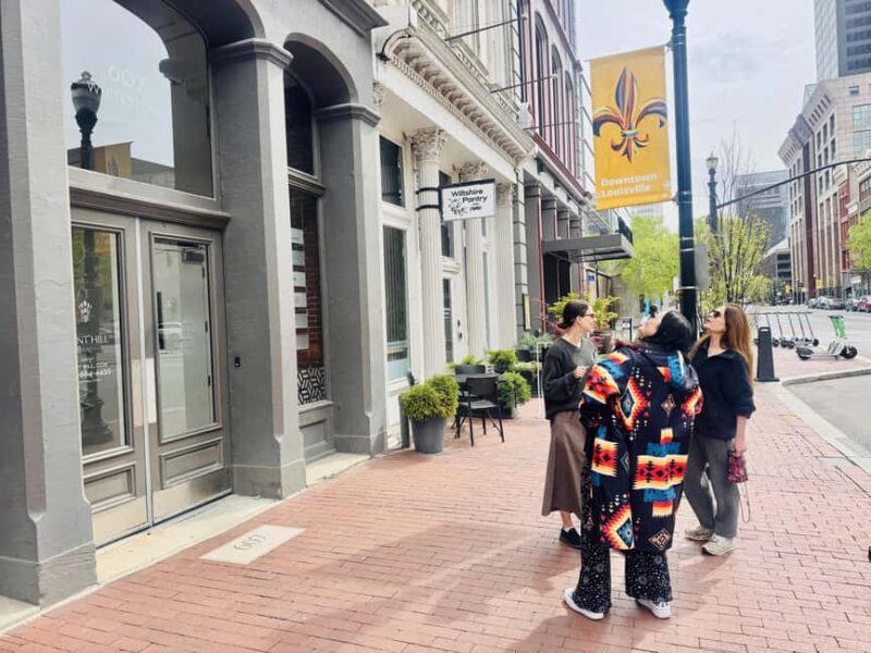 Downtown Louisville: Misfits and Mayhem Walk with Cocktail - Exploring Landmarks and Infamous Characters