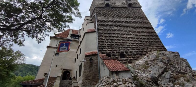 Dracula Castle, Peles Castle and Brasov Private Day Tour - Exploring Bran Castle, Draculas Iconic Fortress