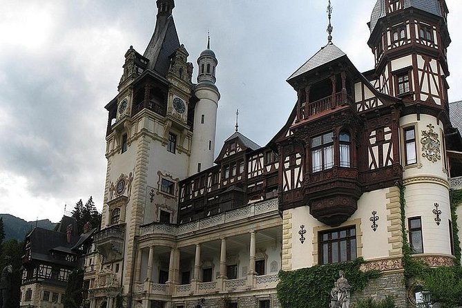 Dracula Castle, Peles Castle & Brasov-Private Tour from Bucharest - Visiting Brasov’s Medieval Old Town