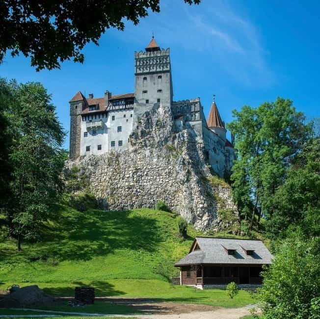 Draculas Castle Day Trip with Pick Up and Transportation - Scenic Drive and Free Time in Brasov