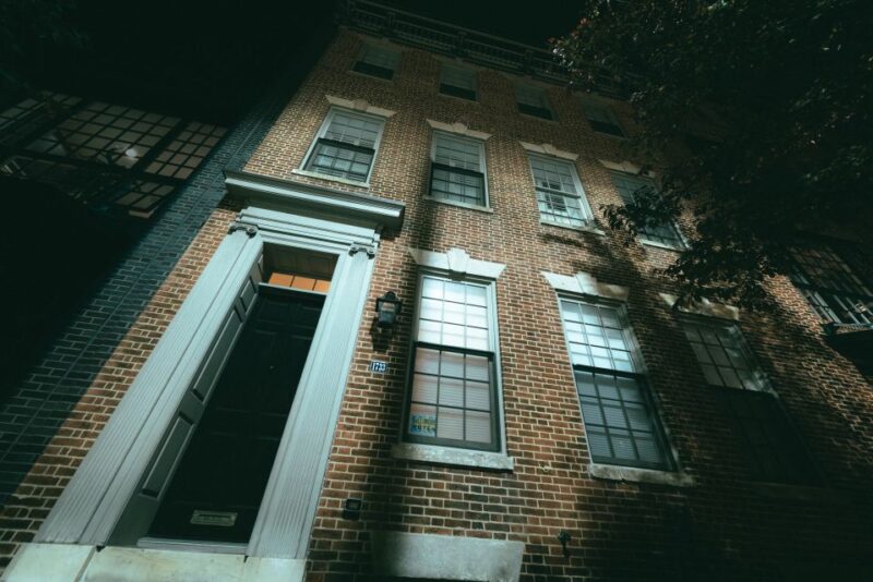 Dreaded Dead Descent of the District: DC Ghost Tour - The White House Ghost Tales and Presidential Legends