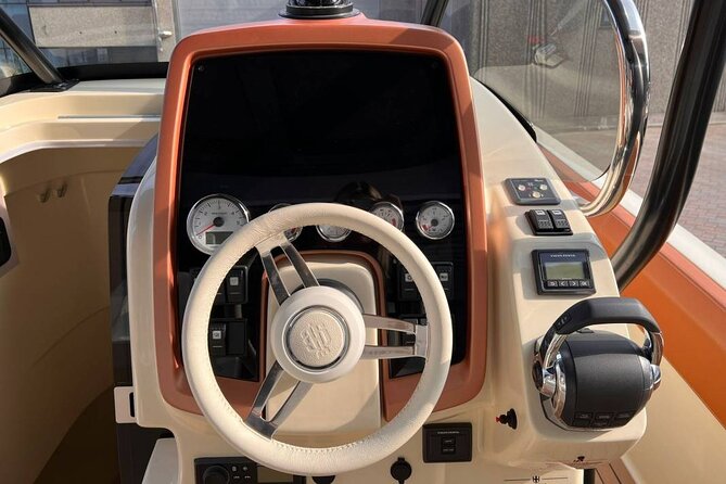 Dreamer tour(1 H) boat Invictus - Key Points