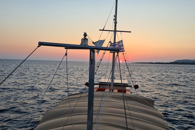 Dreamy Cruise sunset tour with dinner and unlimited wine! - Key Points