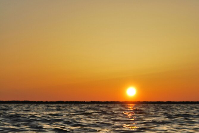 Dreamy Sails - Sunset Tour With Dinner And Wine - Key Points