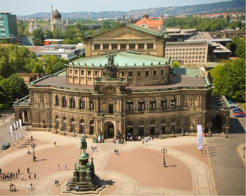 Dresden: 1.5-Hour Comedy Bus Tour in German - Starting Point and Meeting Details in Dresden