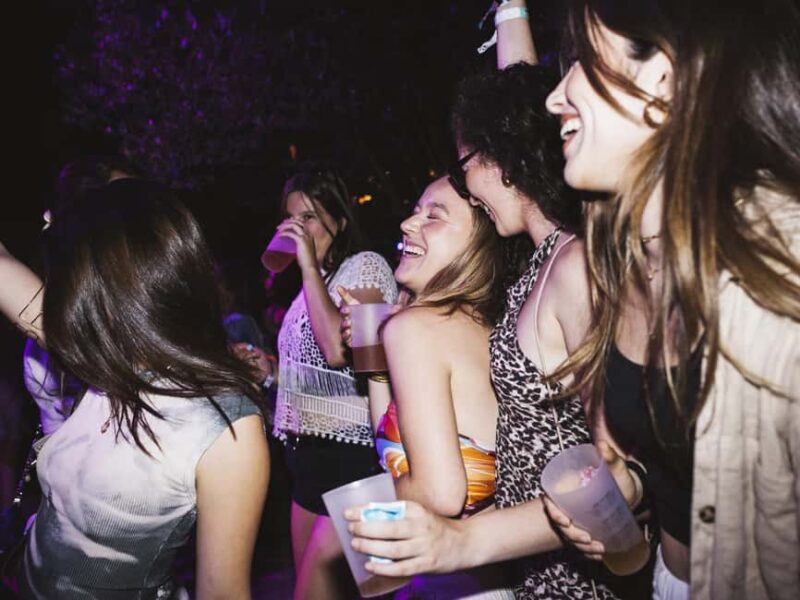 Dresden: Bachelorette Bar & Club Tour  Champagne, Shots & Party - Key Points