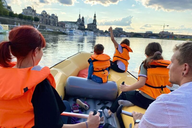 Dresden: Bootstour im Schlauchboot durch die Altstadt - Practicalities: What to Bring and Considerations