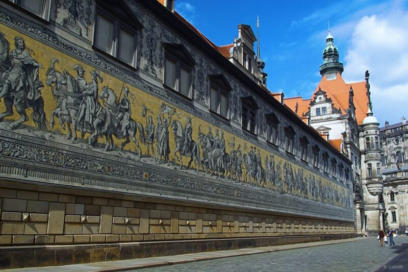 Dresden: Guided Beer Tour of the Historic Old City - Dining at the Pulverturm and Other Stops