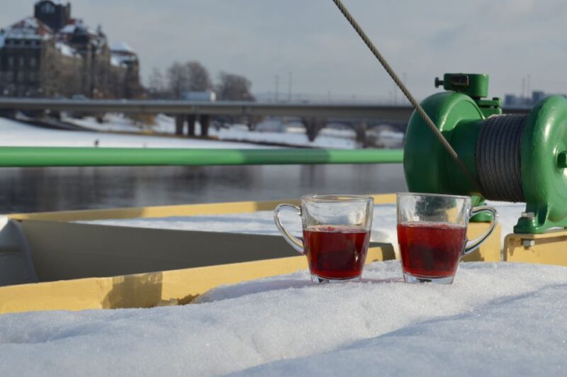 Dresden: Paddle Steamer Winter Cruise to Pillnitz - Visiting the Three Dresden River Castles